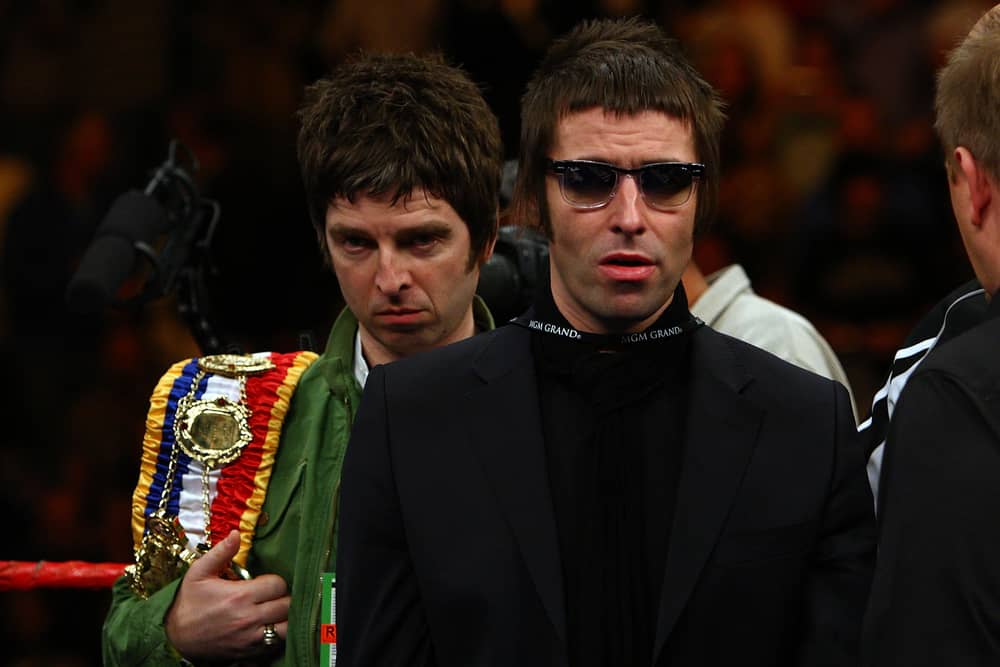 Oasis singer Liam Gallagher say brother Noel phoned him “begging for forgiveness”.