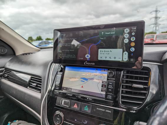 The Carpuride W103 sits on top of your dashboard, or on the windscreen, and gives you full access to Android Auto or Apple CarPlay