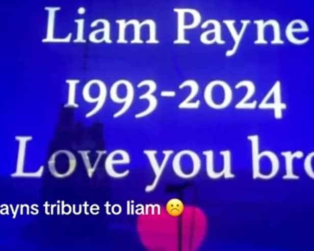 Zayn Malik pays tribute to former One Direction bandmate Liam Payne at Leeds show.