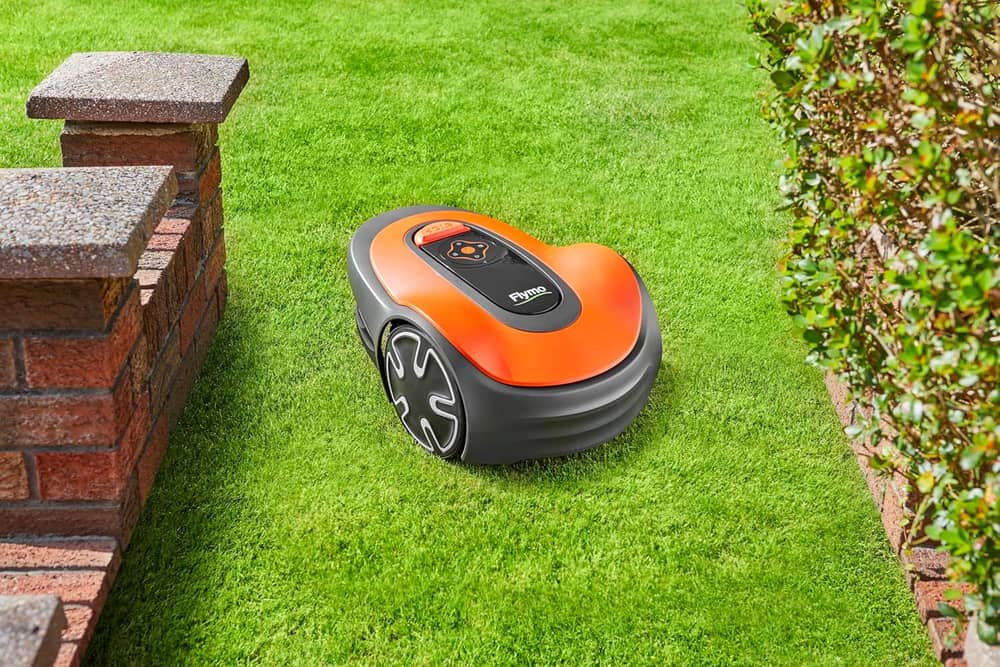 The Flymo Easilife Go 400 can cope with lawns up to 400m2