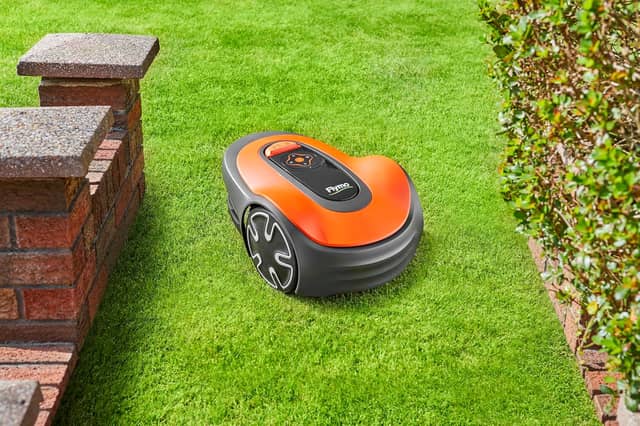 The Flymo Easilife Go 400 can cope with lawns up to 400m2