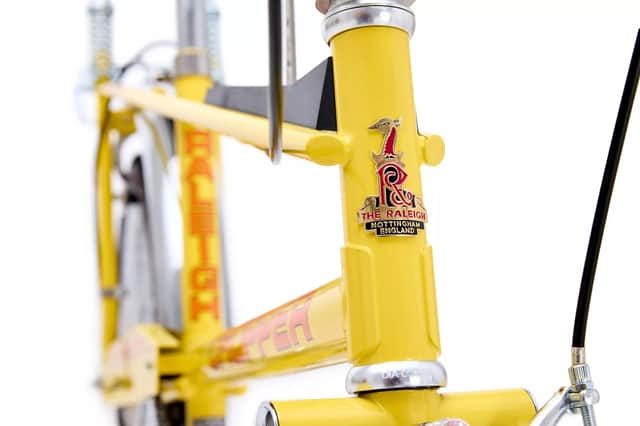 The Fizzy Lemon Chopper brings back the original Raleigh branding, complete with retro decals and bold 70s colour.