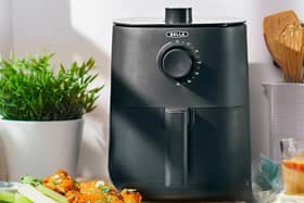 Compact air fryers take up very little space in the kitchen - but they don't usually come this cheap! 