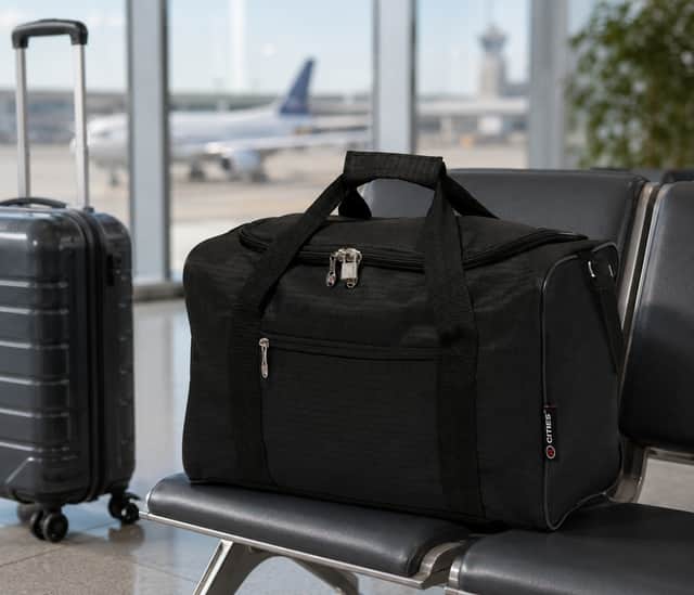 The Buy 5 Cities black holdall is my choice for those who prefer a holdall style bag or are travelling as a pair.