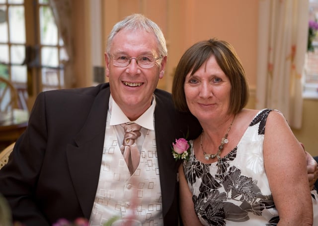 Wedding and reception held at Country Cottage Hotel, Ruddington, Nottinghamshire on 26th August 2007 EMN-200502-093109001