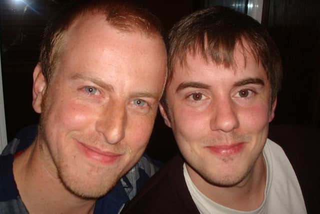 Pete Bullock (left) with best friend Paul Huddlestone, who passed away from pancreatic cancer aged 27 EMN-200910-105752001
