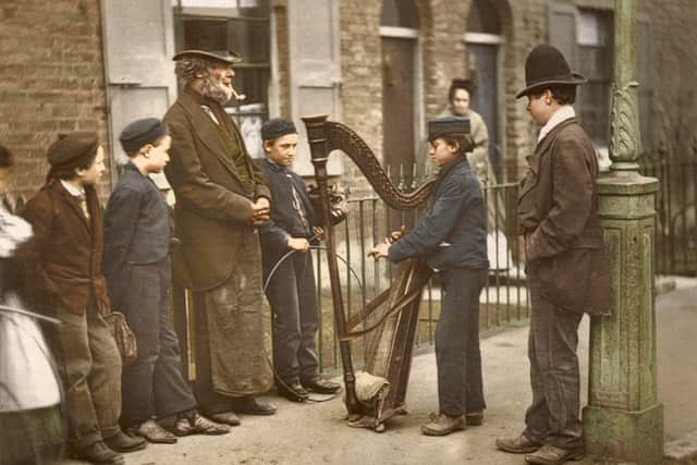 Italian street performers in London in 1877
Image: Tom Marshall (PhotograFix) EMN-201021-173522001