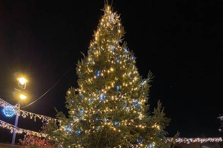 Melton's 2020 Christmas tree in Market Place EMN-200812-164930001
