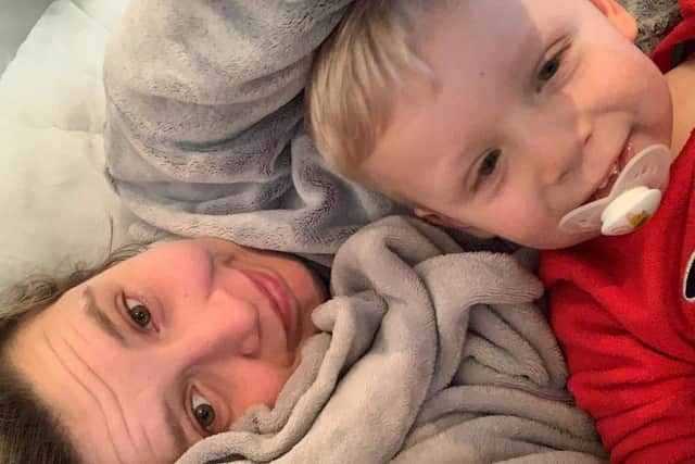 Melton mum Amanda Harding, who has passed away at the age of only 26, with three-year-old son, Charlie EMN-201222-174938001