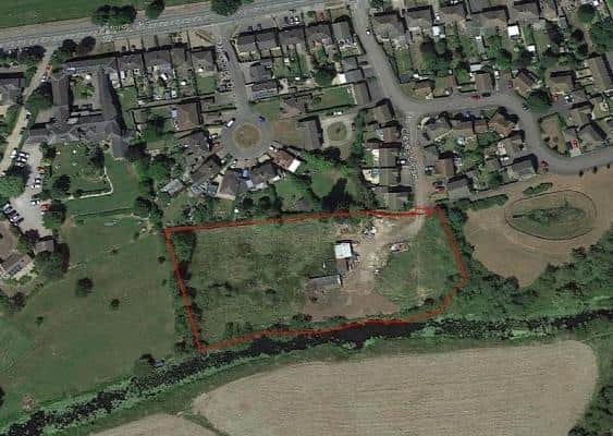 The red line denotes the site where 10 new homes could be built off Asfordby Road, adjacent to the River Eye EMN-210226-125213001