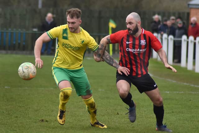 Luke Peberdy tussles with former Melton Town player Ash Day EMN-201003-161528002