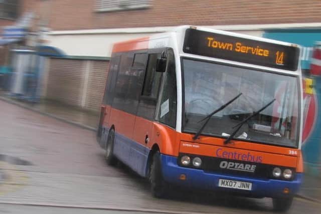 A Centrebus 14 service bus turns out of Windsor Street, Melton EMN-200706-141238001