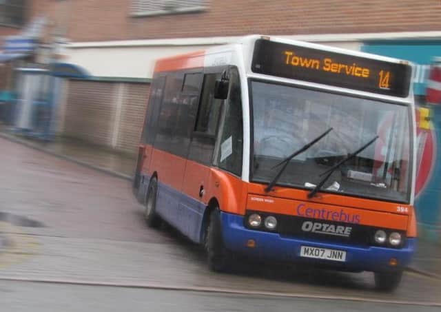 A Centrebus 14 service bus turns out of Windsor Street, Melton EMN-200706-141238001