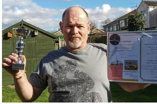 Dave Hutchings, a Syston builder who was treated by the air ambulance after falling from a ladder, shows off his fundraising certificate for the charity EMN-200806-082225001