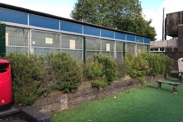 The 50-year-old swimming pool at Asfordby Captain's Close School which is the subject of a new consultation to decide its future EMN-211019-160036001