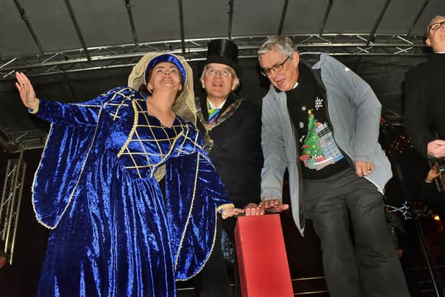 Pantomime cast member Bessie McMillan, Mayor Malise Graham and Rev Kevin Ashby on plunger duty at the Christmas lights switch on in 2019 PHOTO: Tim Williams EMN-211129-170018001