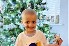 Eloise Lonergan (4), who battled kidney cancer, shows off the Star Award she was given by Cancer Research UK EMN-211217-132542001