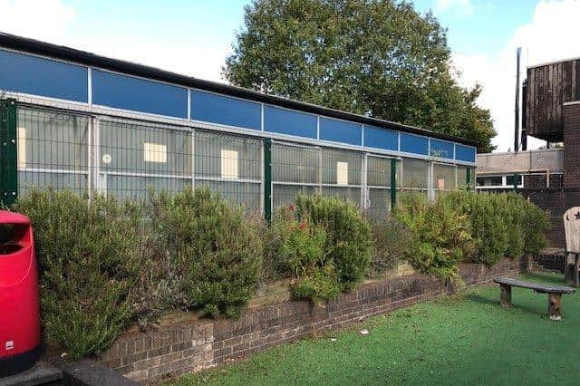 The 50-year-old swimming pool at Asfordby Captain's Close School which is the subject of a new consultation to decide its future EMN-220102-105259001