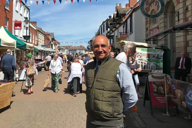 Lord-Lieutenant of Leicestershire, Mike Kapur (centre), visits Melton EMN-220702-150522001
