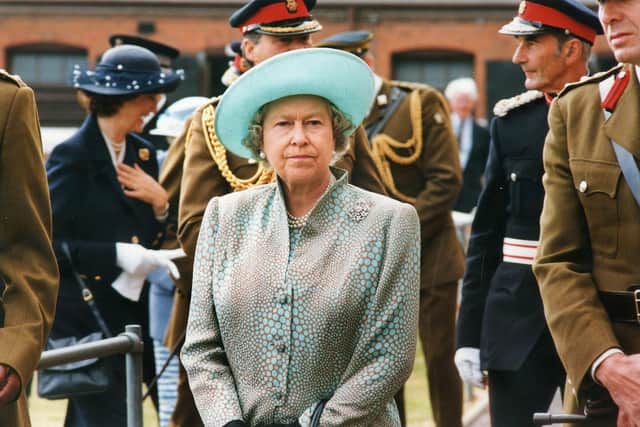 The Queen visits the Defence Animal Centre in 1996 EMN-220604-141111001