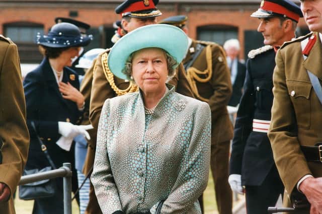 The Queen visits the Defence Animal Centre in 1996 EMN-220604-141111001