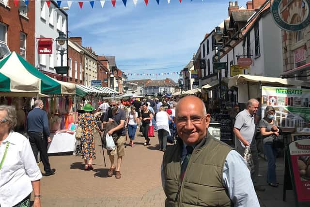 Lord-Lieutenant of Leicestershire, Mike Kapur (centre), visits Melton EMN-210806-154225001