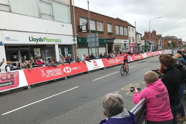 Abi Smith closes in on victory. Photo: Nick Rennie