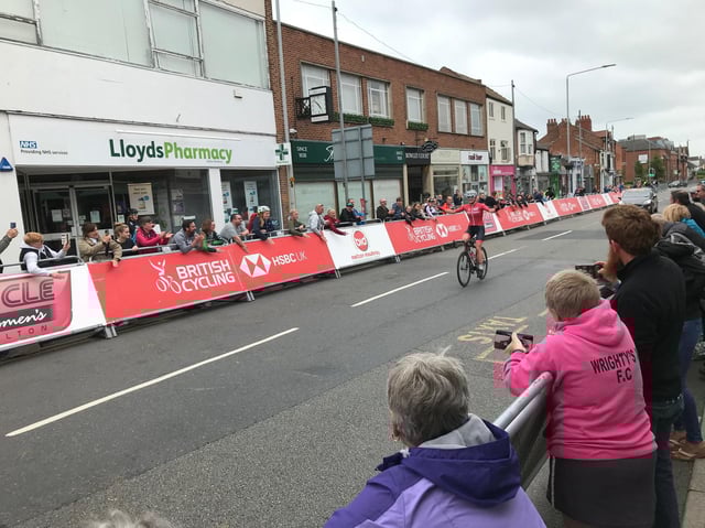 Abi Smith closes in on victory. Photo: Nick Rennie