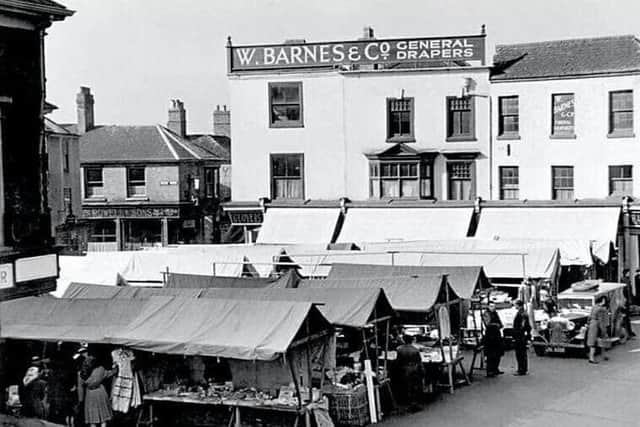 Melton Market Place with the old Barnes Block visible - it was acquired by Shoulers in the 1960s before demolition and gifted to the town estate to double the size of the market place area EMN-211207-175031001