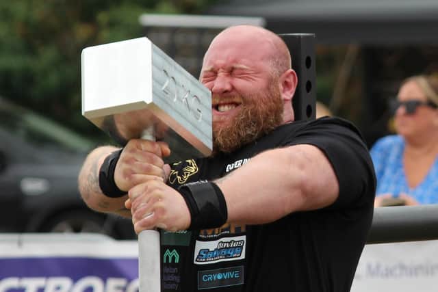 The strain says it all with the 20kg torch hold