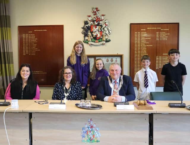 Sherard Primary School pupils with Mayor of Melton, Councillor Tim Webster, on their visit to Parkside