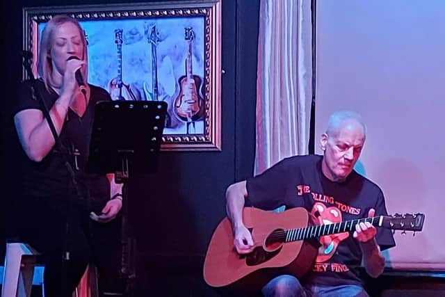 Ken Murray playing a Melton gig