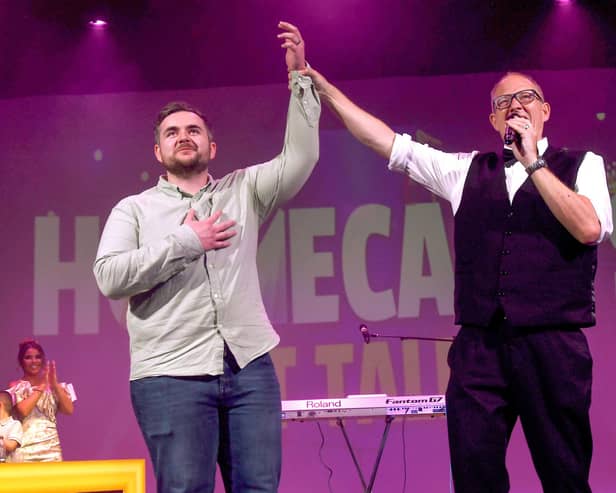 Last year's winner, Gordon Robertson (left)