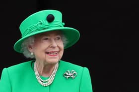 Britain's Queen Elizabeth II smiles to the crowd from Buckingham Palace balcony at the end of the Platinum Pageant in London on June 5, 2022 as part of Queen Elizabeth II's platinum jubilee celebrations. - The curtain comes down on four days of momentous nationwide celebrations to honour Queen Elizabeth II's historic Platinum Jubilee with a day-long pageant lauding the 96-year-old monarch's record seven decades on the throne. (Photo by Chris Jackson / POOL / AFP) (Photo by CHRIS JACKSON/POOL/AFP via Getty Images)
