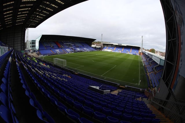 Tranmere Rovers have an average crowd of 6,836.
