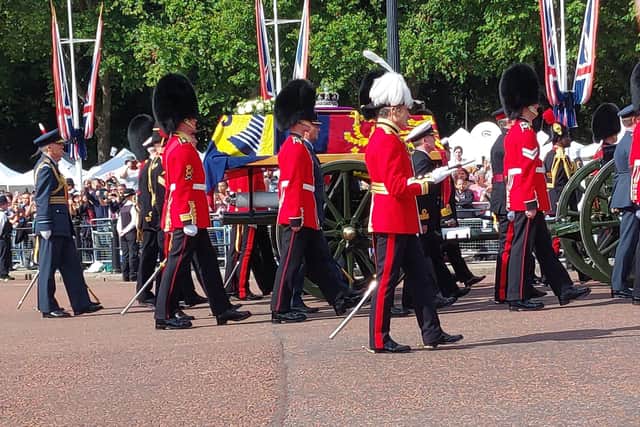 The procession of The Queen's coffin from Buckingham Palace to Westminster Hall
PHOTO Kirstine Smith