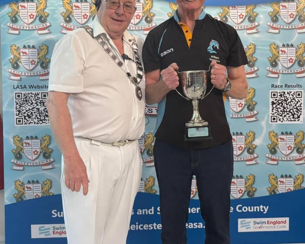 Bill Sampson receiving Masters Swimmer of the Year award