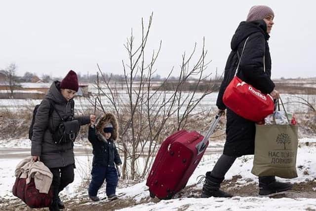 A family heads for refuge away from the fighting in Ukraine
PHOTO GETTY IMAGES