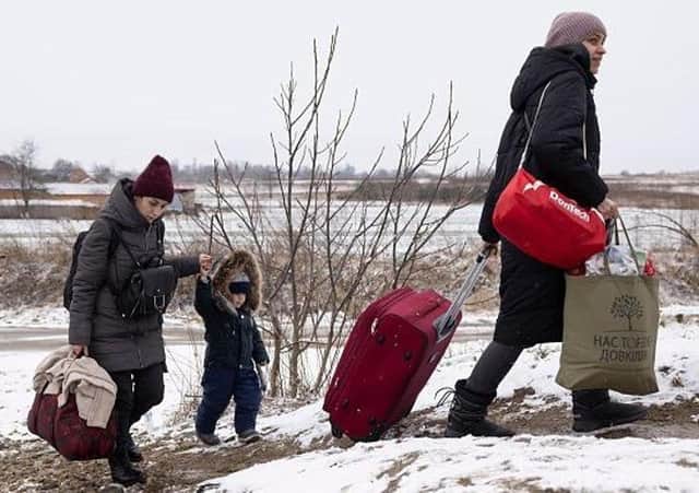 A family heads for refuge away from the fighting in Ukraine
PHOTO GETTY IMAGES