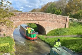 Three Shires tows Earwig on the Grantham CanalPhoto: Hugh Crawford