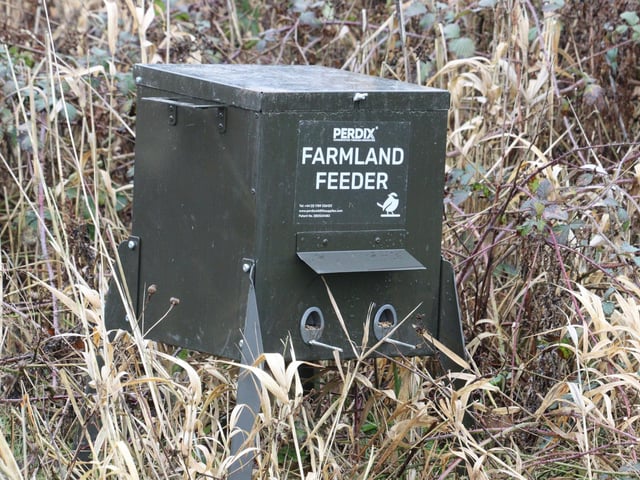 Farmland bird feeder