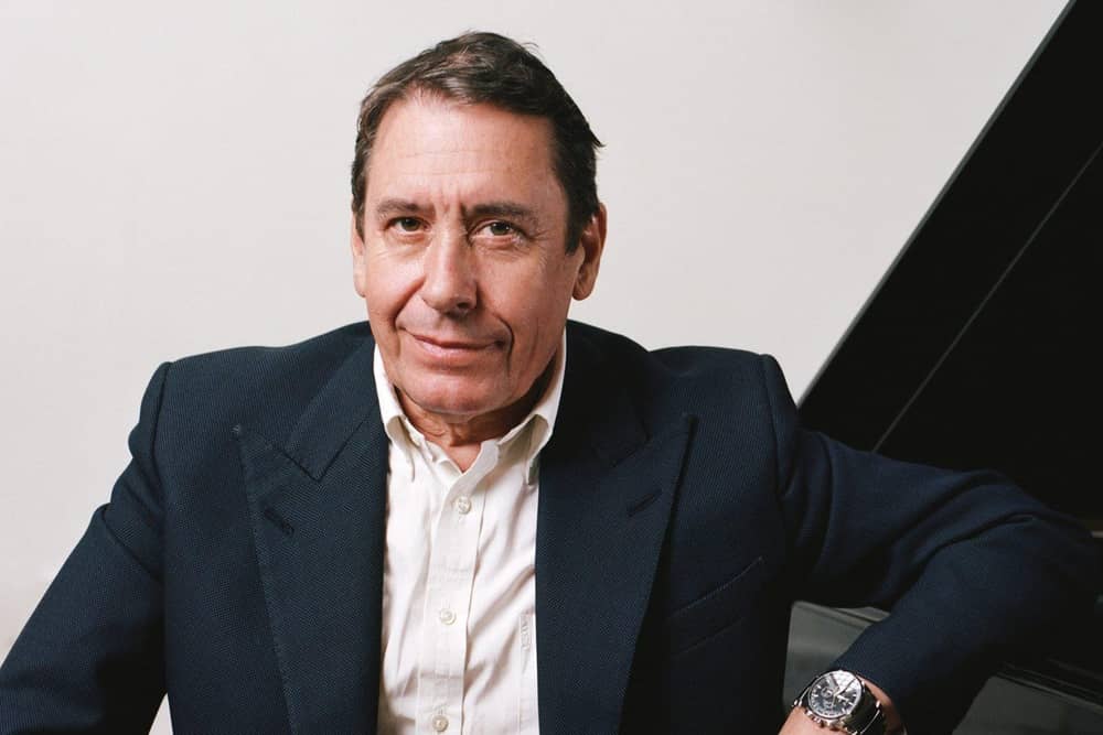 Who’s set to appear with Jools Holland during his annual Hootenanny this year?