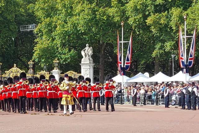 The procession of The Queen's coffin from Buckingham Palace to Westminster Hall
PHOTO Kirstine Smith
