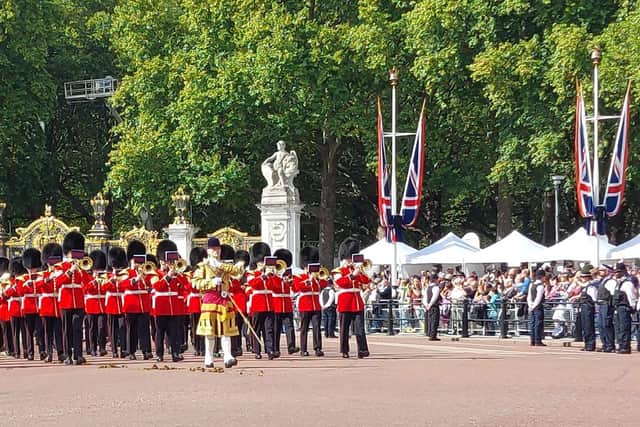 The procession of The Queen's coffin from Buckingham Palace to Westminster Hall
PHOTO Kirstine Smith