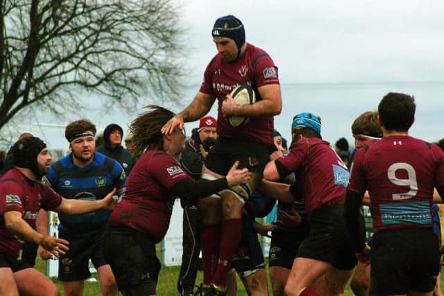 Sam Badham takes a clean lineout EMN-180130-113602002