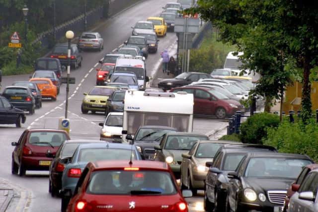 S973 - 4
Traffic chaos
Burton Rd EMN-180603-131219001