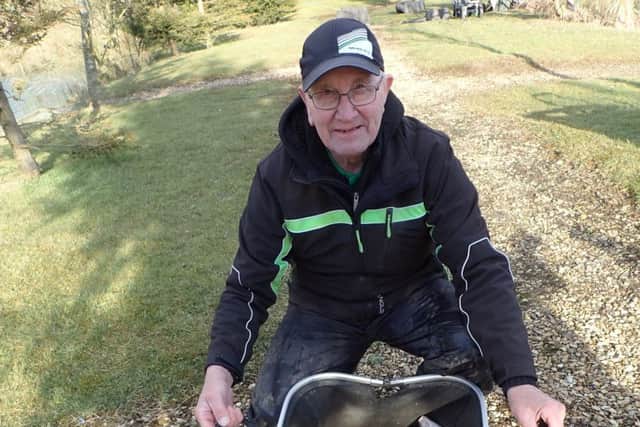 Bob Dyer was the first qualifier EMN-180313-175556002