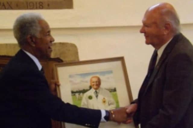 Legendary West Indies cricketer Sir Garfield Sobers presents Vic with a specially-commissioned portrait in 2014 EMN-180328-110831002