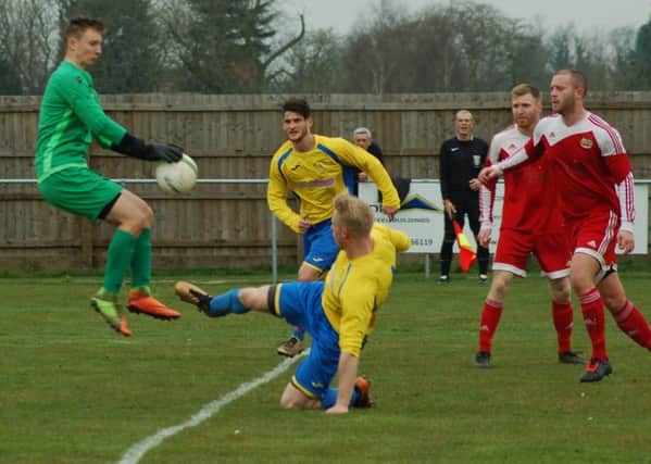 A scramble in the box leads to Buckby's equaliser EMN-180904-093259002