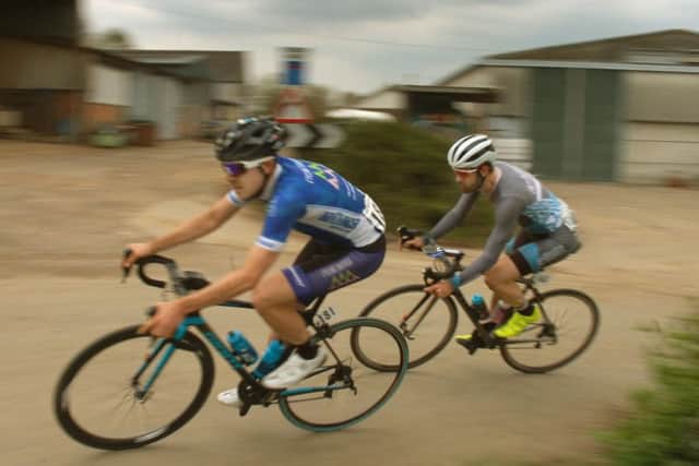 Riders pass through Moscow Farm EMN-180424-124742002
